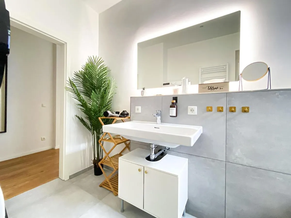 Daire Freundliche Ferienwohnung Mit Regendusche, Kueche, Waschmaschine&Trockner, Tv, Wlan Leipzig Almanya