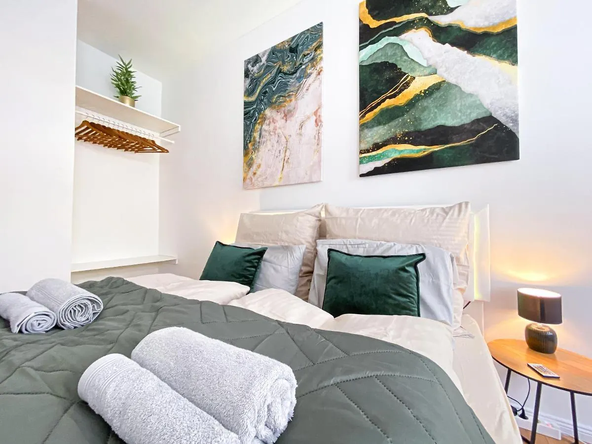 Freundliche Ferienwohnung Mit Regendusche, Kueche, Waschmaschine&Trockner, Tv, Wlan Leipzig