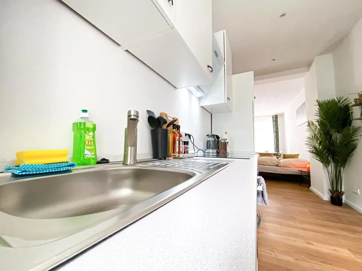 Freundliche Ferienwohnung Mit Regendusche, Kueche, Waschmaschine&Trockner, Tv, Wlan Leipzig 0*,  Almanya