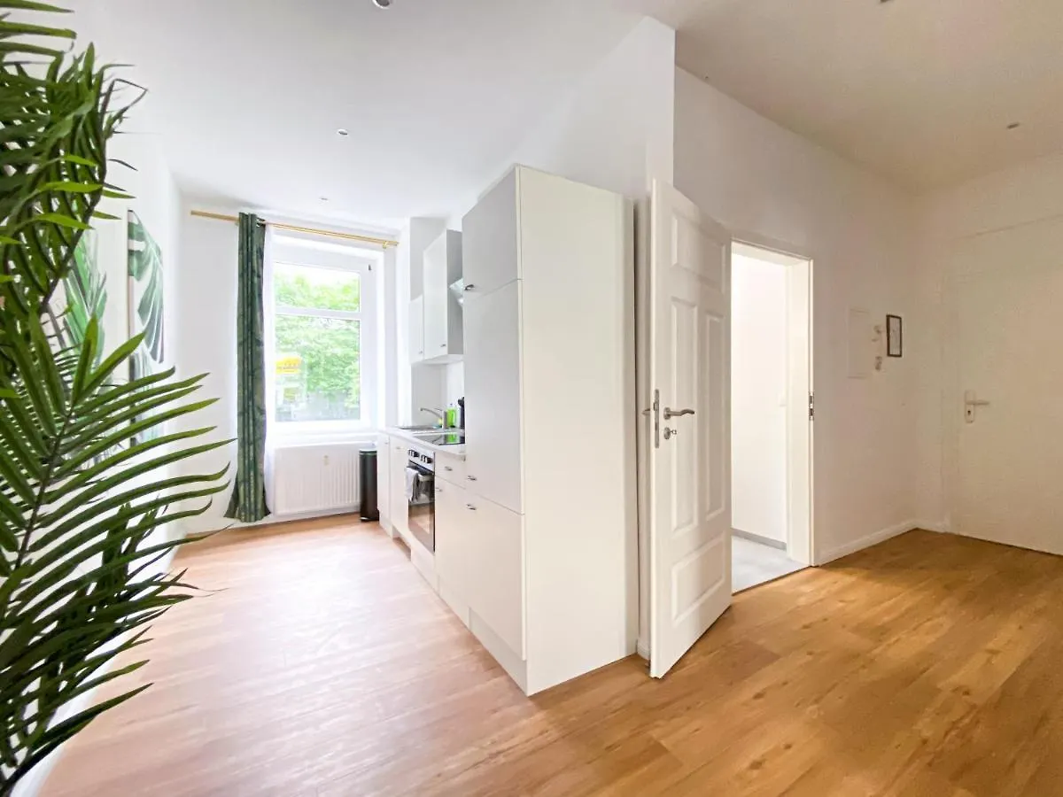Freundliche Ferienwohnung Mit Regendusche, Kueche, Waschmaschine&Trockner, Tv, Wlan Leipzig Apartment