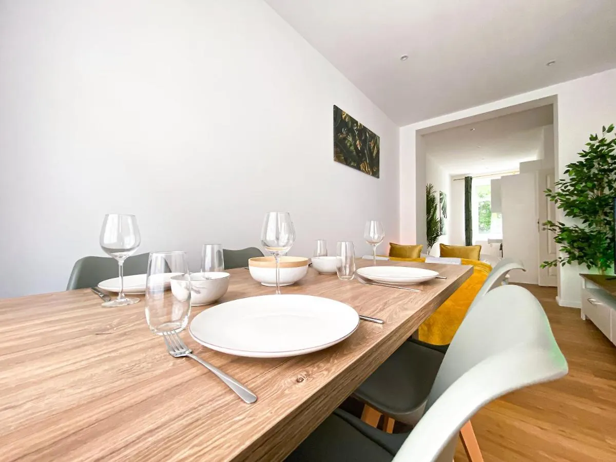 Freundliche Ferienwohnung Mit Regendusche, Kueche, Waschmaschine&Trockner, Tv, Wlan Leipzig 0*,