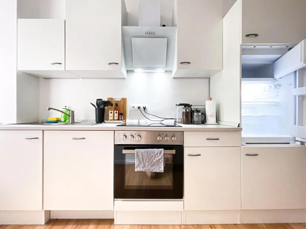 Freundliche Ferienwohnung Mit Regendusche, Kueche, Waschmaschine&Trockner, Tv, Wlan Leipzig Germany
