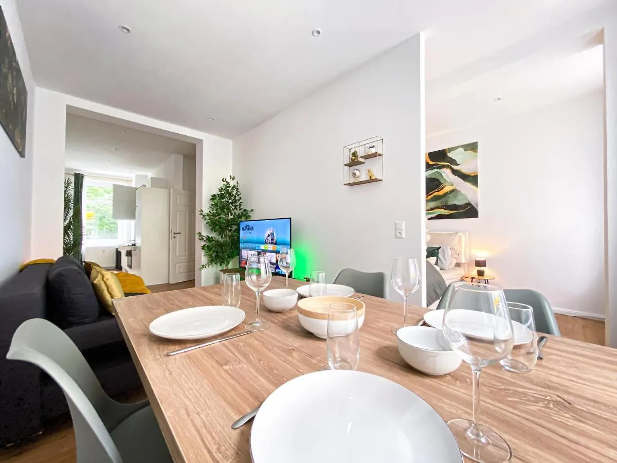 Freundliche Ferienwohnung Mit Regendusche, Kueche, Waschmaschine&Trockner, Tv, Wlan Leipzig 0*,