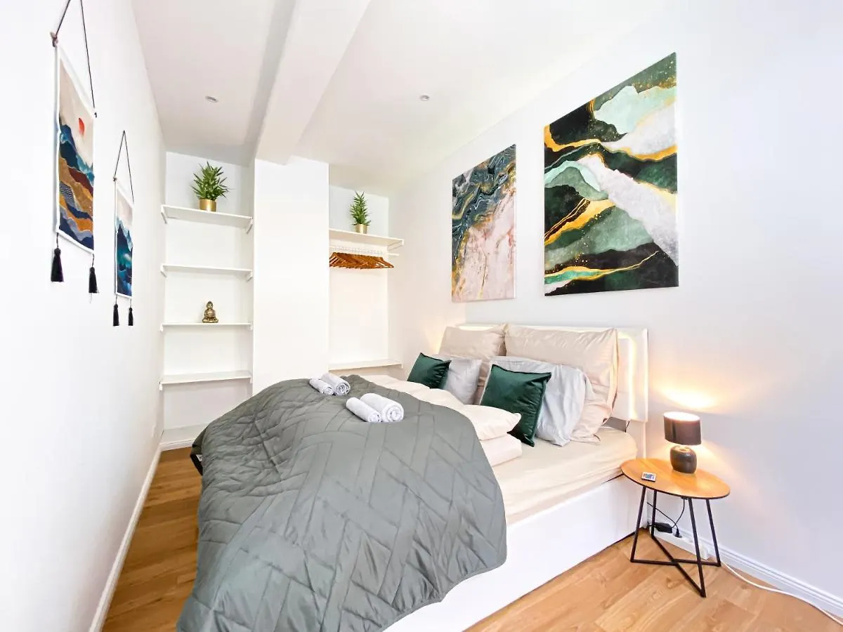 Freundliche Ferienwohnung Mit Regendusche, Kueche, Waschmaschine&Trockner, Tv, Wlan Leipzig 0*,